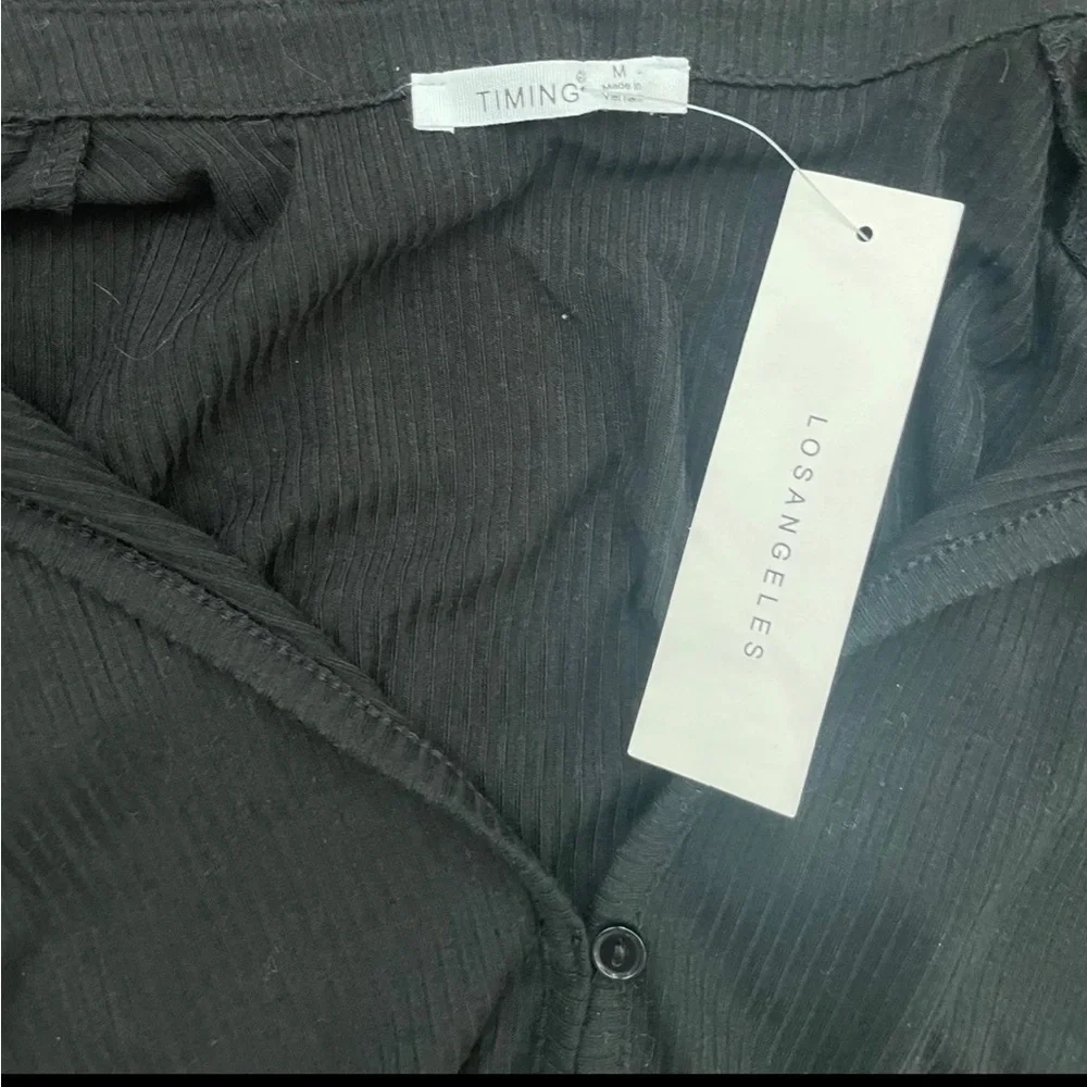 Nwt Black Long Sleeve Crop Top size M - Picture 2 of 2